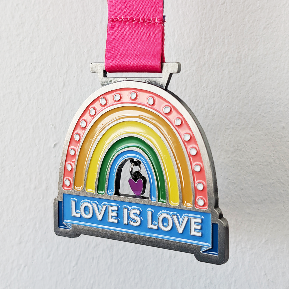 Medaille "Love is love"